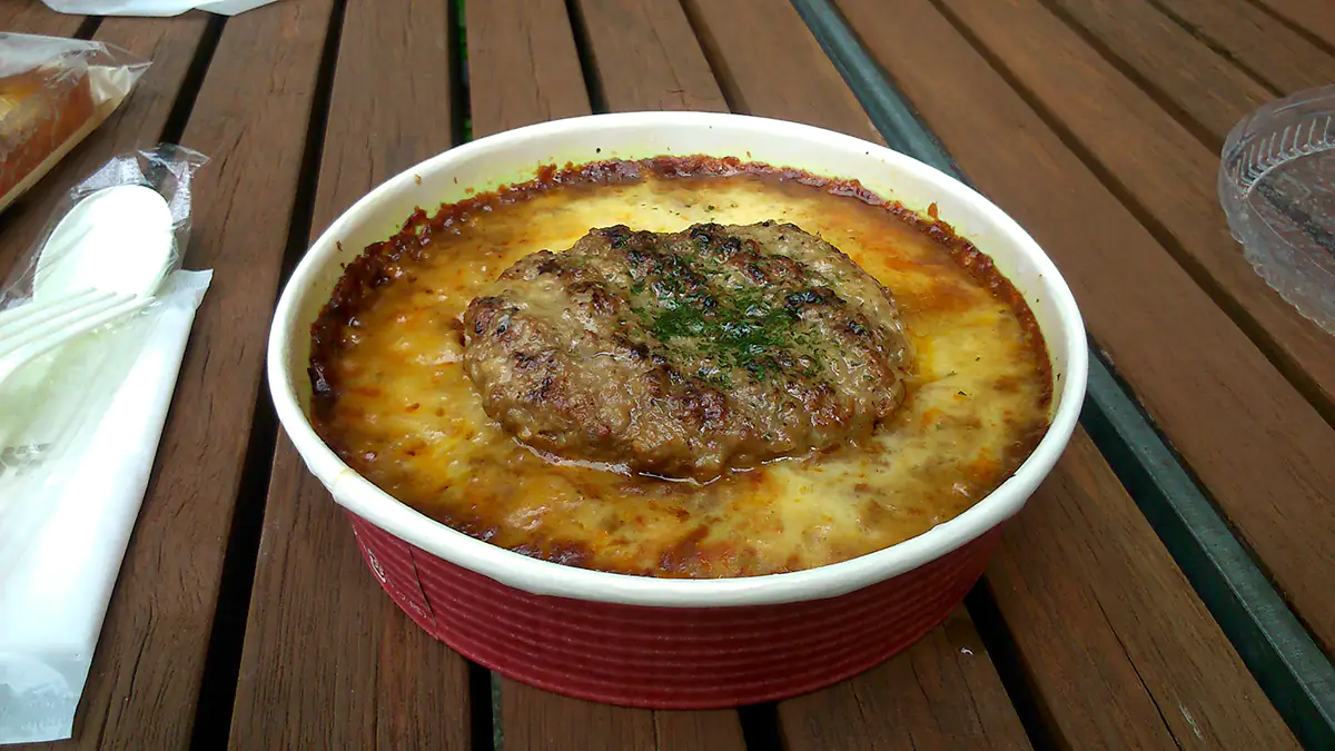 Danie fastfood z mięsem