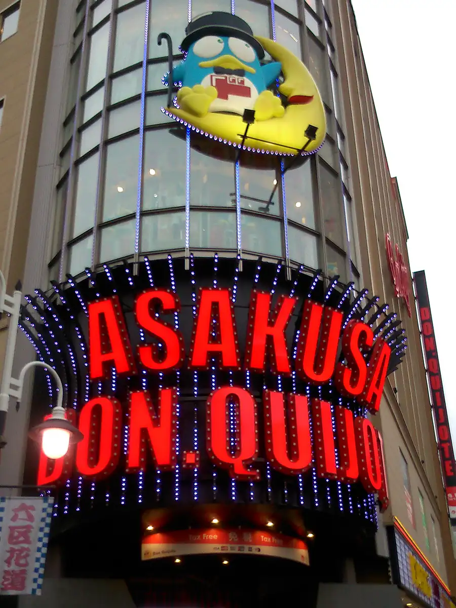 Sklep Don Quijote w dzielnicy Asakusa (Tokio, Japonia)