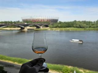 Festiwal Whisky & Friends (M&P) widok na Stadion Narodowy i Wisłę