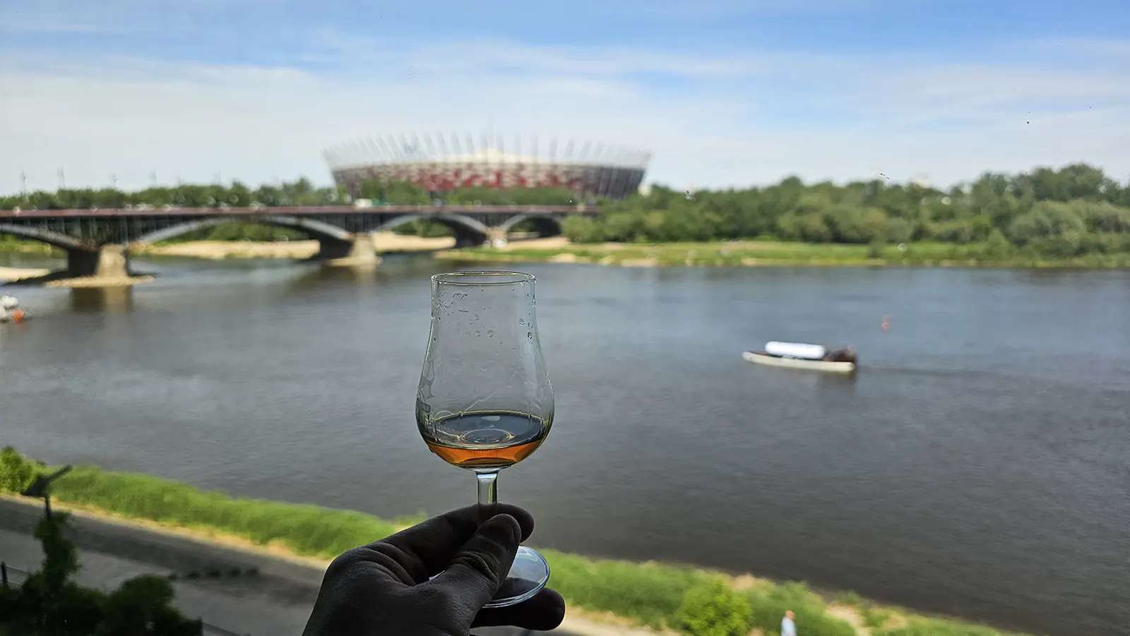 Festiwal Whisky & Friends (M&P) widok na Stadion Narodowy i Wisłę